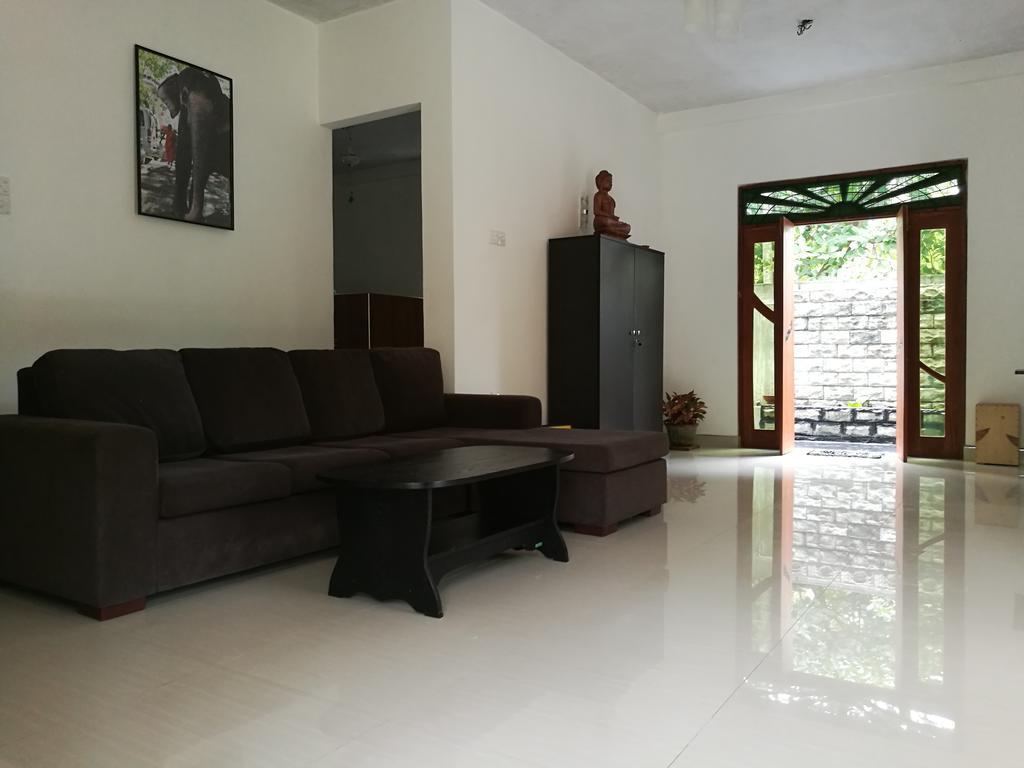Guesthouse Dilush Beruwala Bagian luar foto